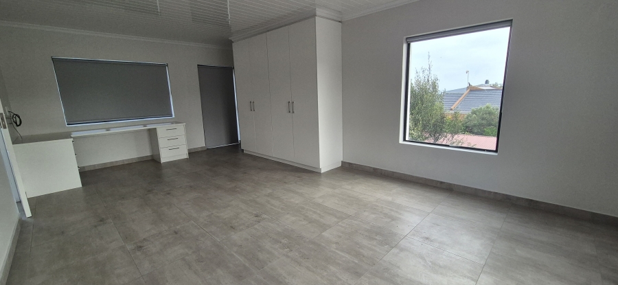 5 Bedroom Property for Sale in Myburgh Park Western Cape